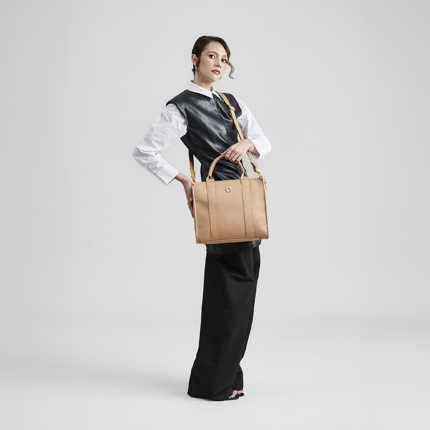 Bolsa de Mano para Dama Madison by Chenson Beige con Amplio Compartimento - vista 2