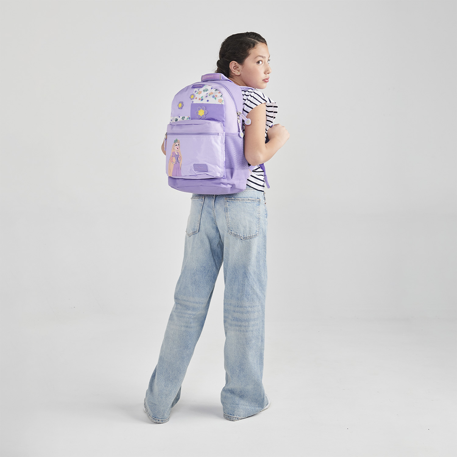 Mochila escolar para niña Princesas by Chenson violeta con cierre seguro - vista 2