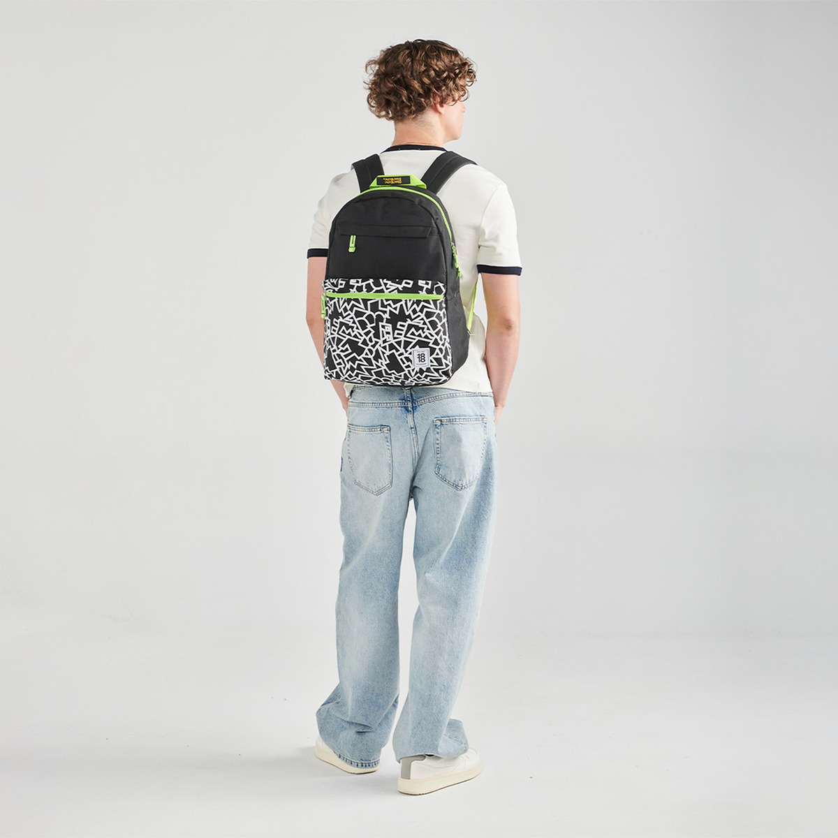 Mochila Escolar Chenson 1818 Crazy Colors 1870300-3 Negro - vista 2