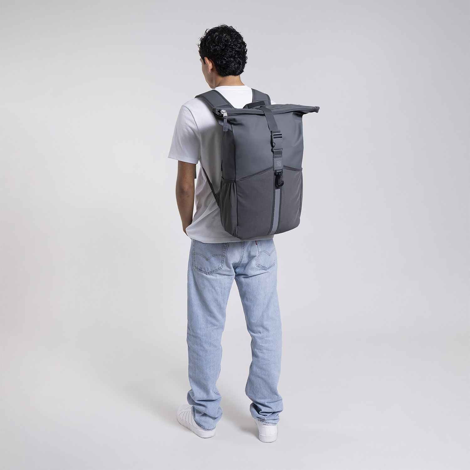 Mochila Escolar Gris 1818 by Chenson con Amplio Compartimento y Diseño Juvenil - vista 2