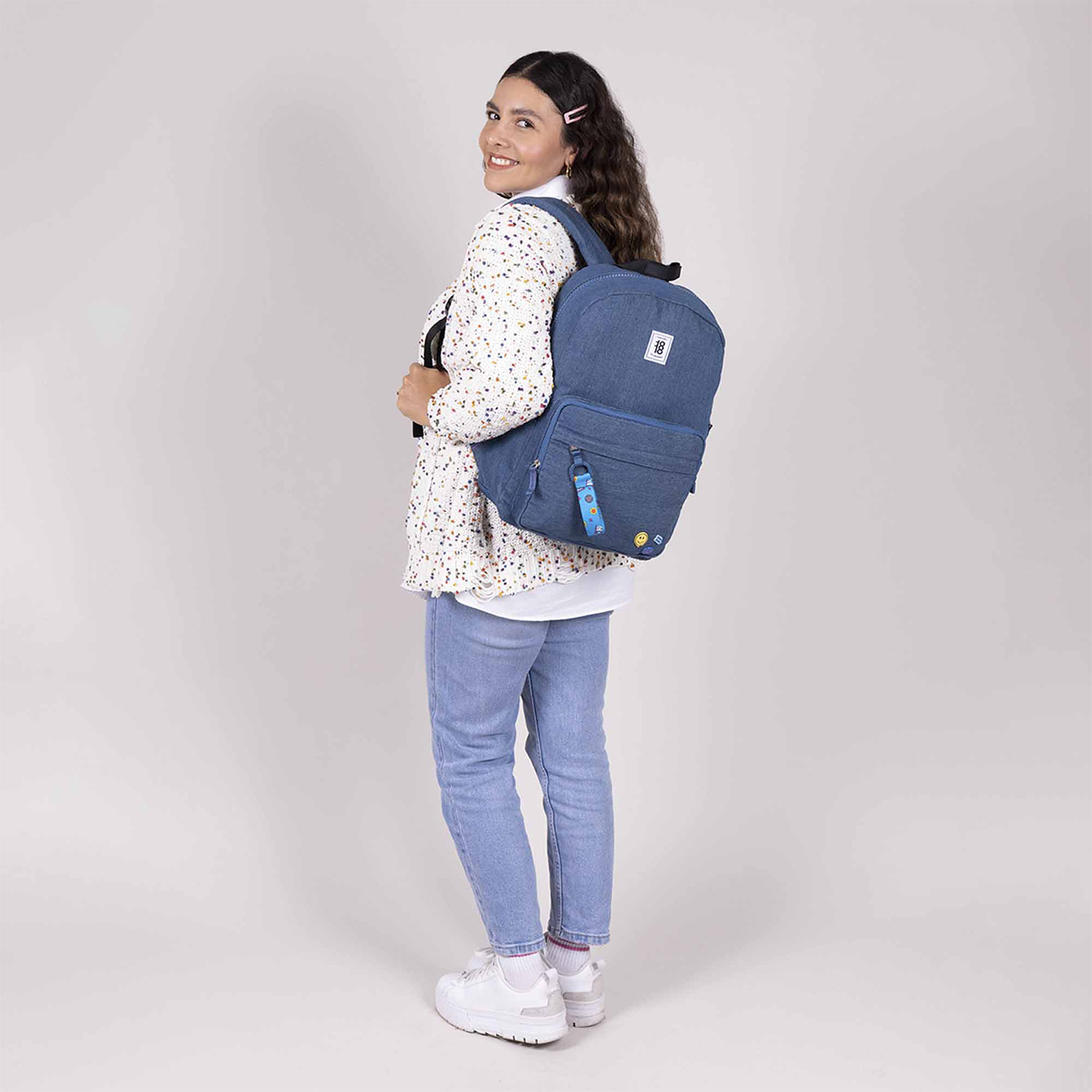 Mochila escolar juvenil 1818 by Chenson azul con amplio compartimento - vista 2