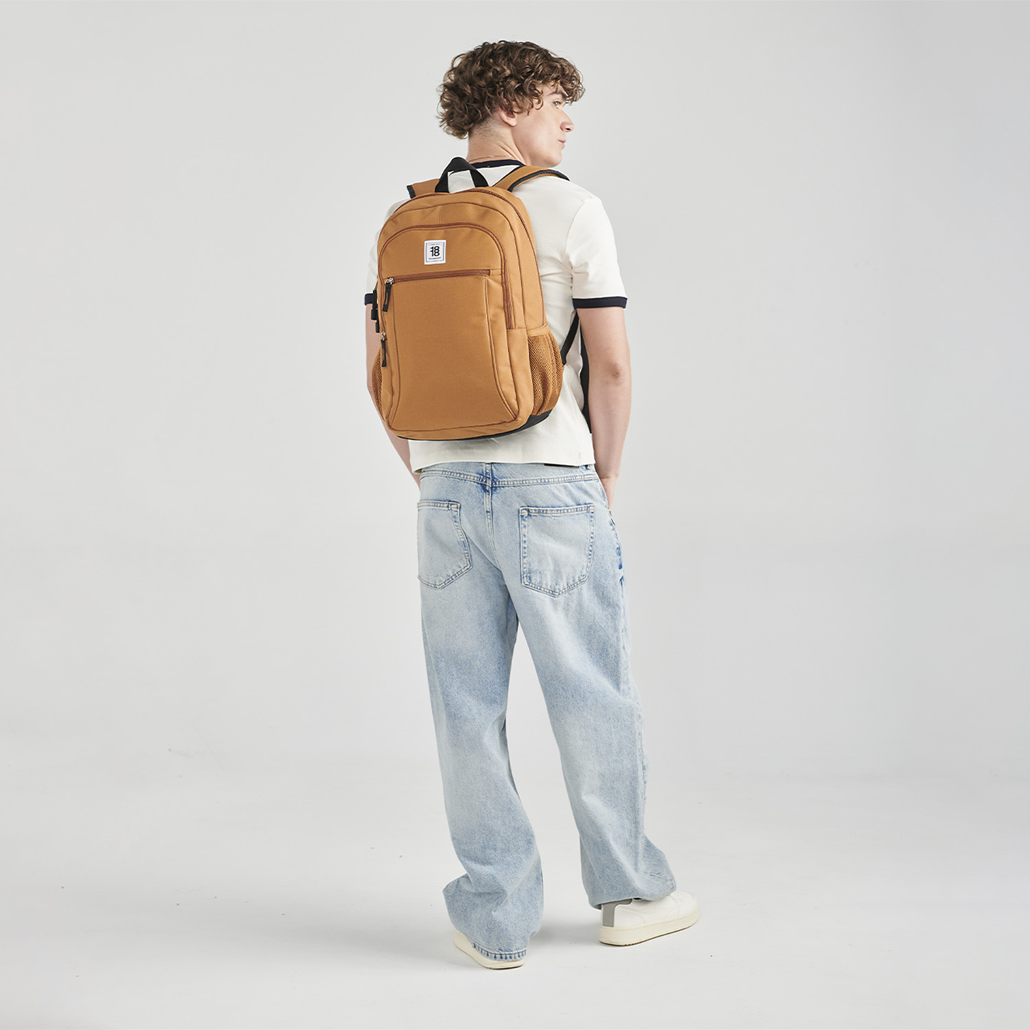 Mochila escolar juvenil 1818 by Chenson Café/Oro Rosa con amplio compartimento - vista 2