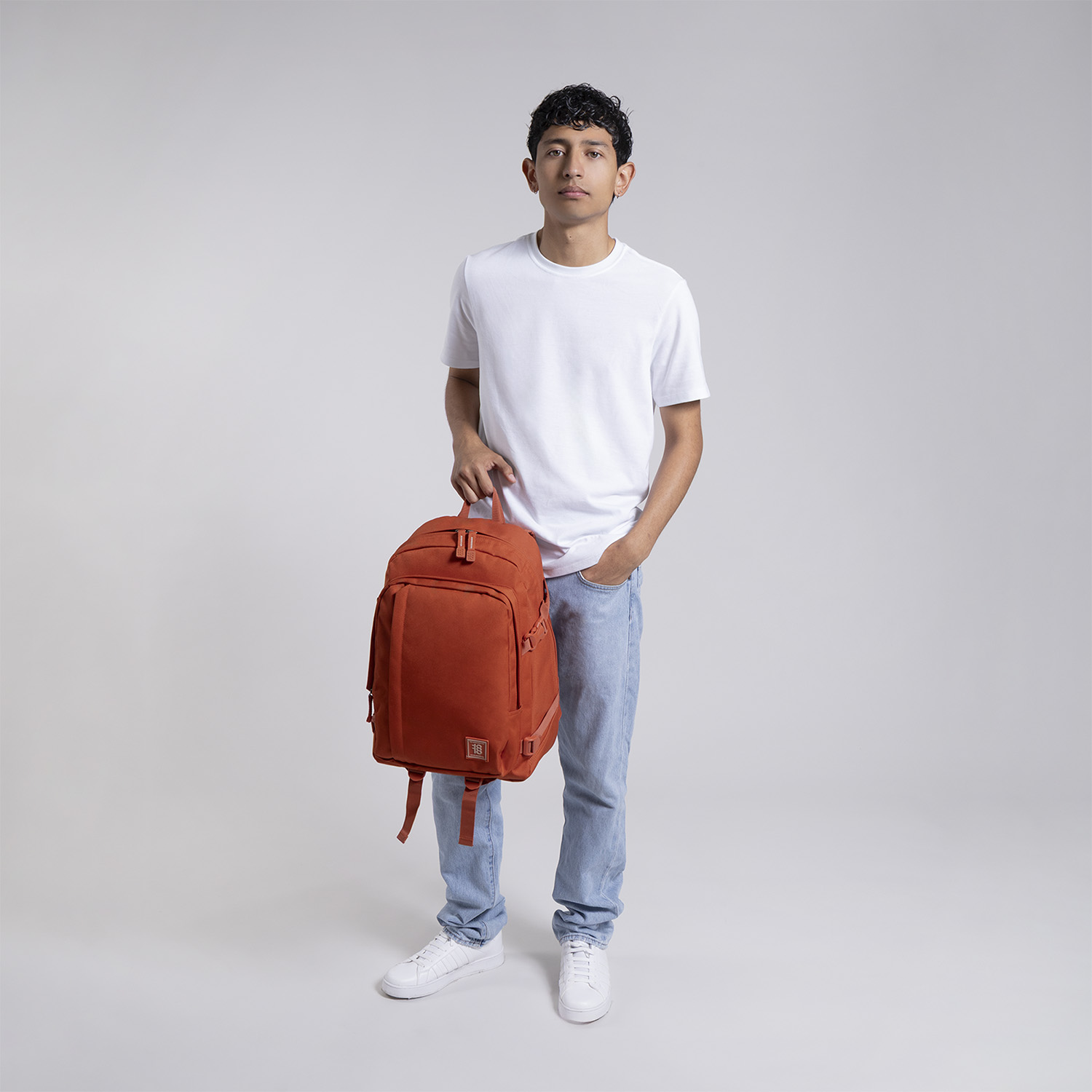 Mochila escolar juvenil 1818 by Chenson naranja con amplio compartimento - vista 2