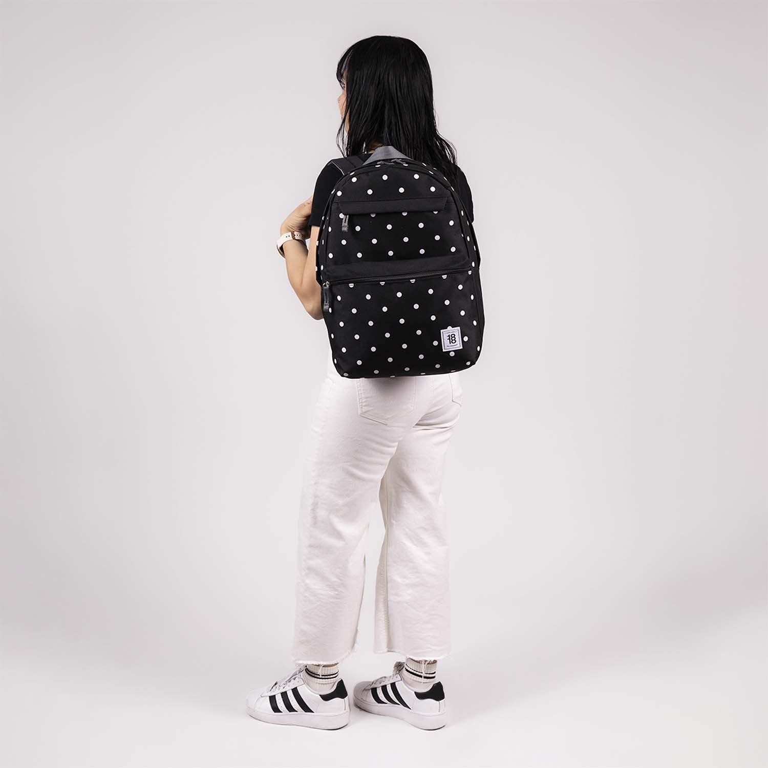 Mochila escolar juvenil 1818 by Chenson negra con bolsillo frontal - vista 2