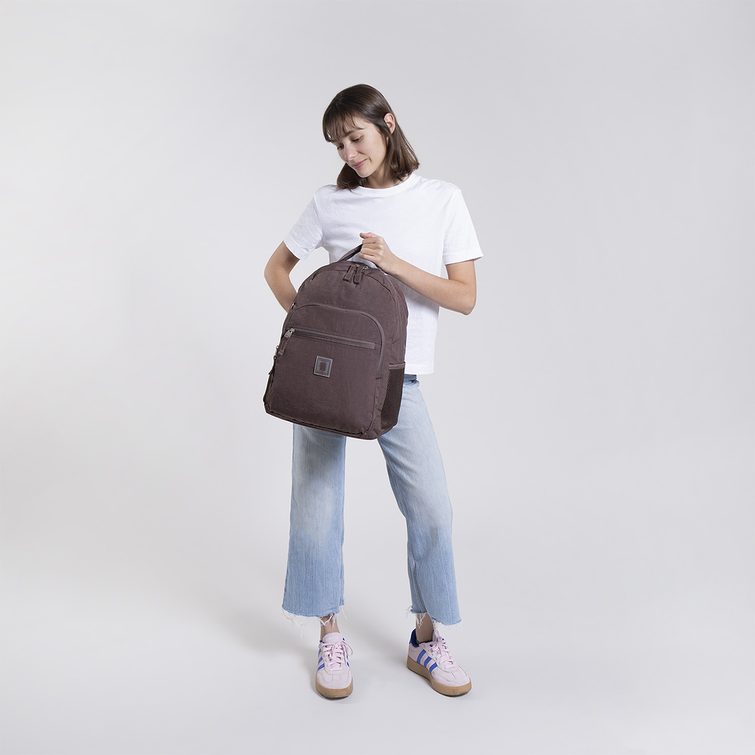 Mochila escolar juvenil café 1818 by Chenson – Amplio espacio y estilo - vista 2