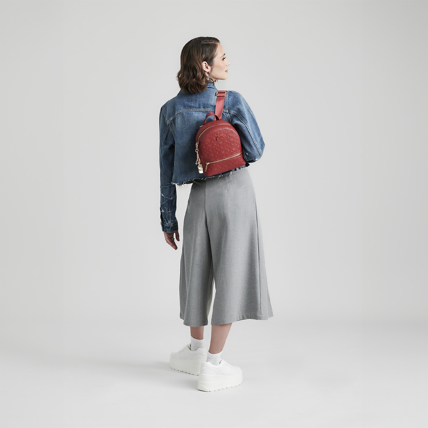 Mochila escolar para niña Princesas by Chenson color magenta con múltiples bolsillos - vista 2