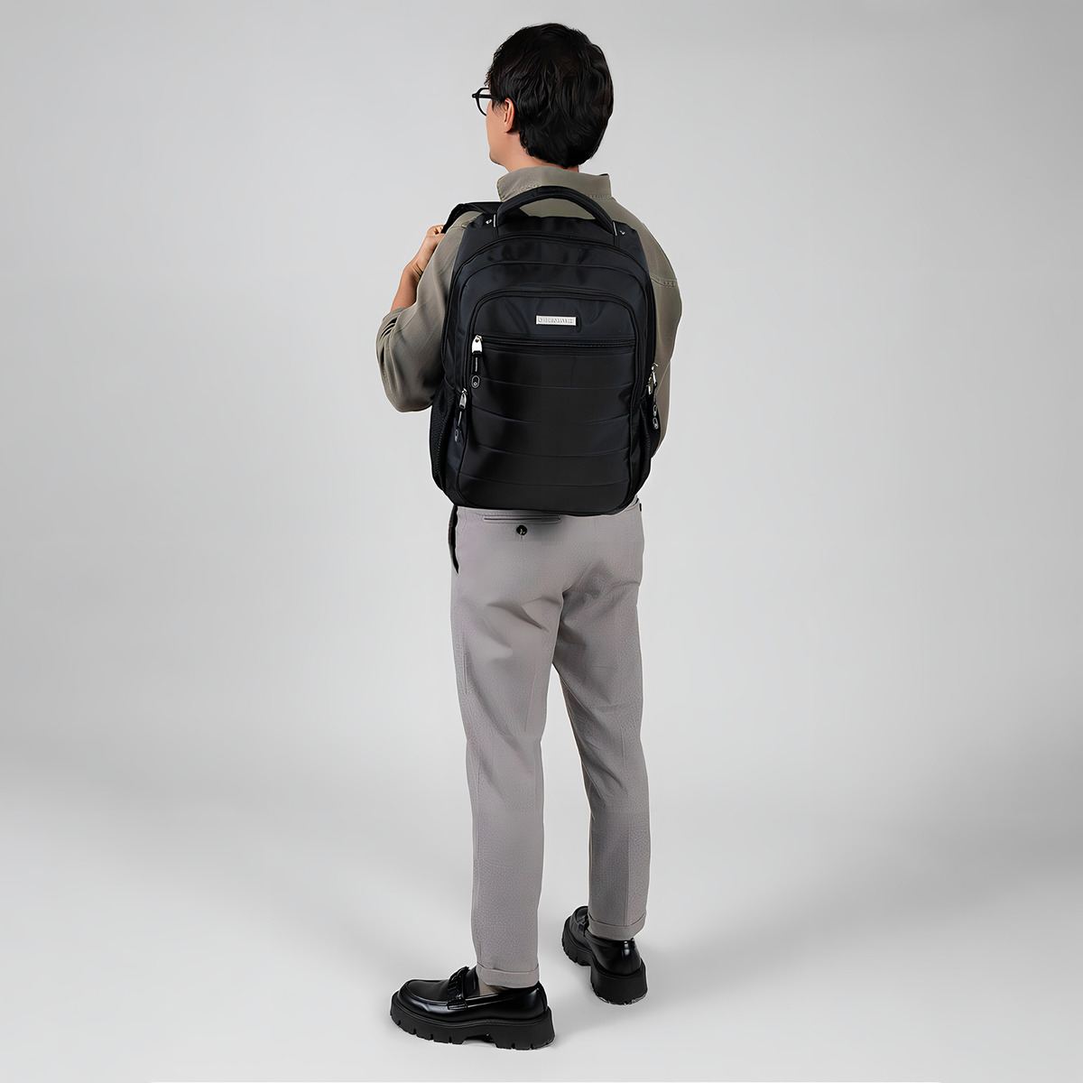 Mochila Juvenil Chenson Pro Negro Con Portalaptop Lea Diseño De La Tela Liso - vista 2