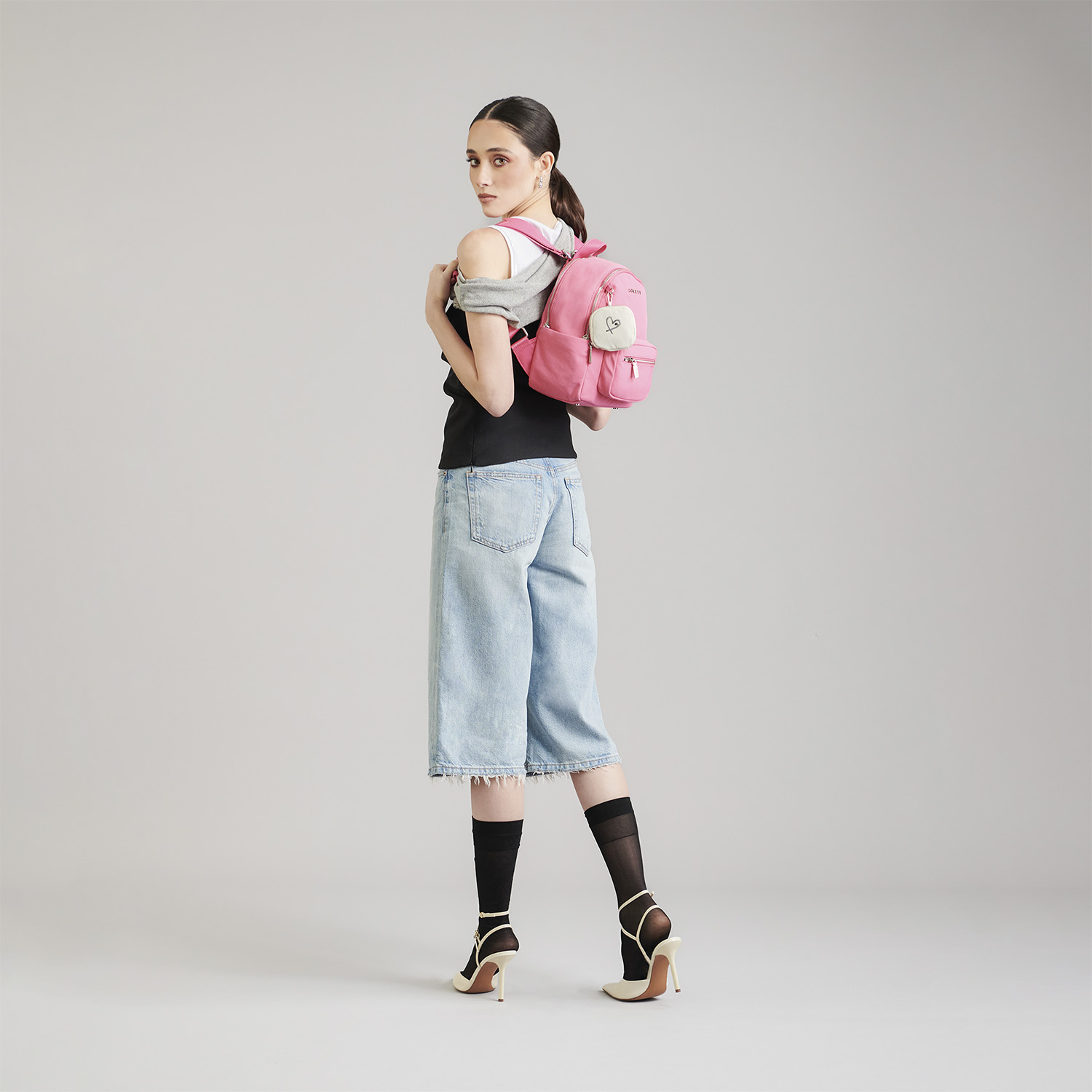 Mochila para dama casual Gorétt by Chenson en color rosa con múltiples bolsillos - vista 2