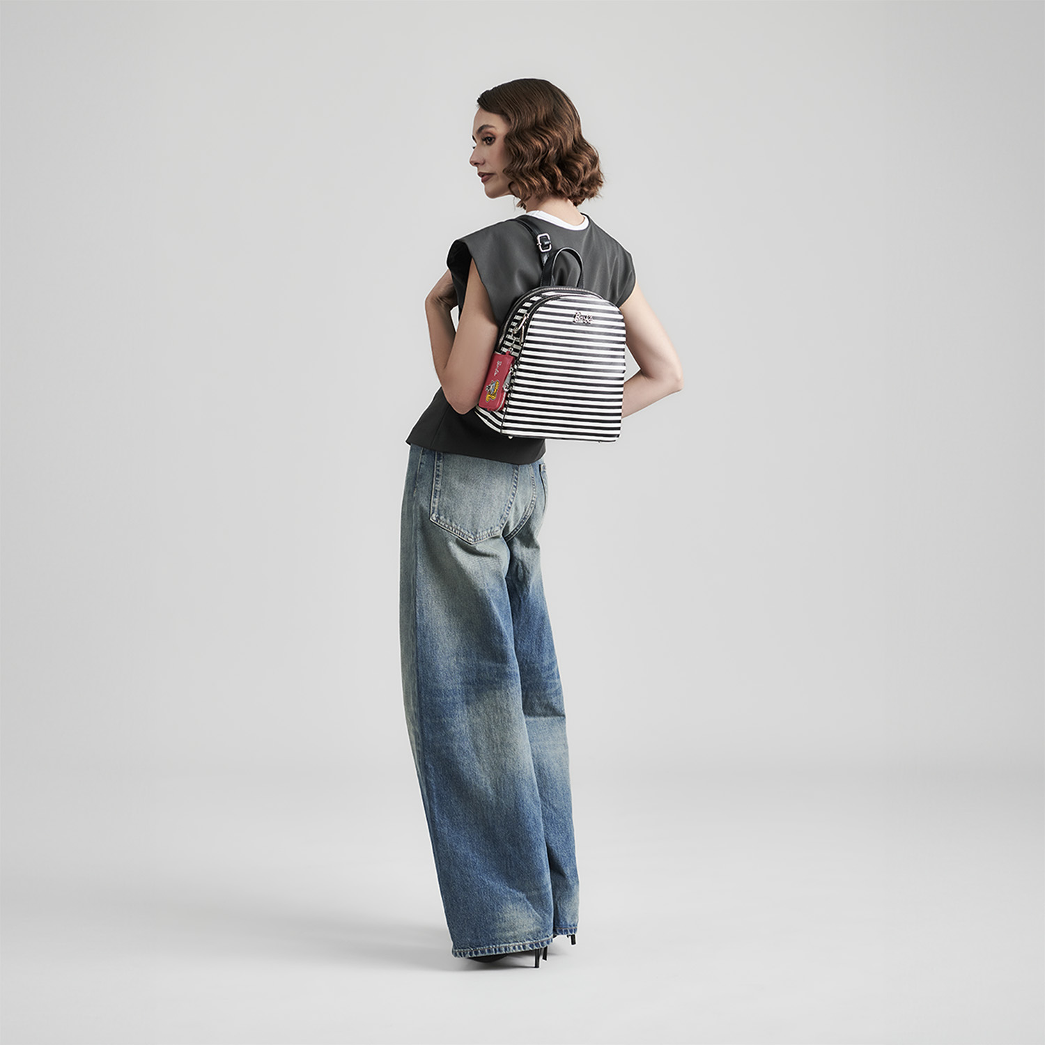 Mochila para mujer casual Barbie by Chenson negra con doble compartimento - vista 2