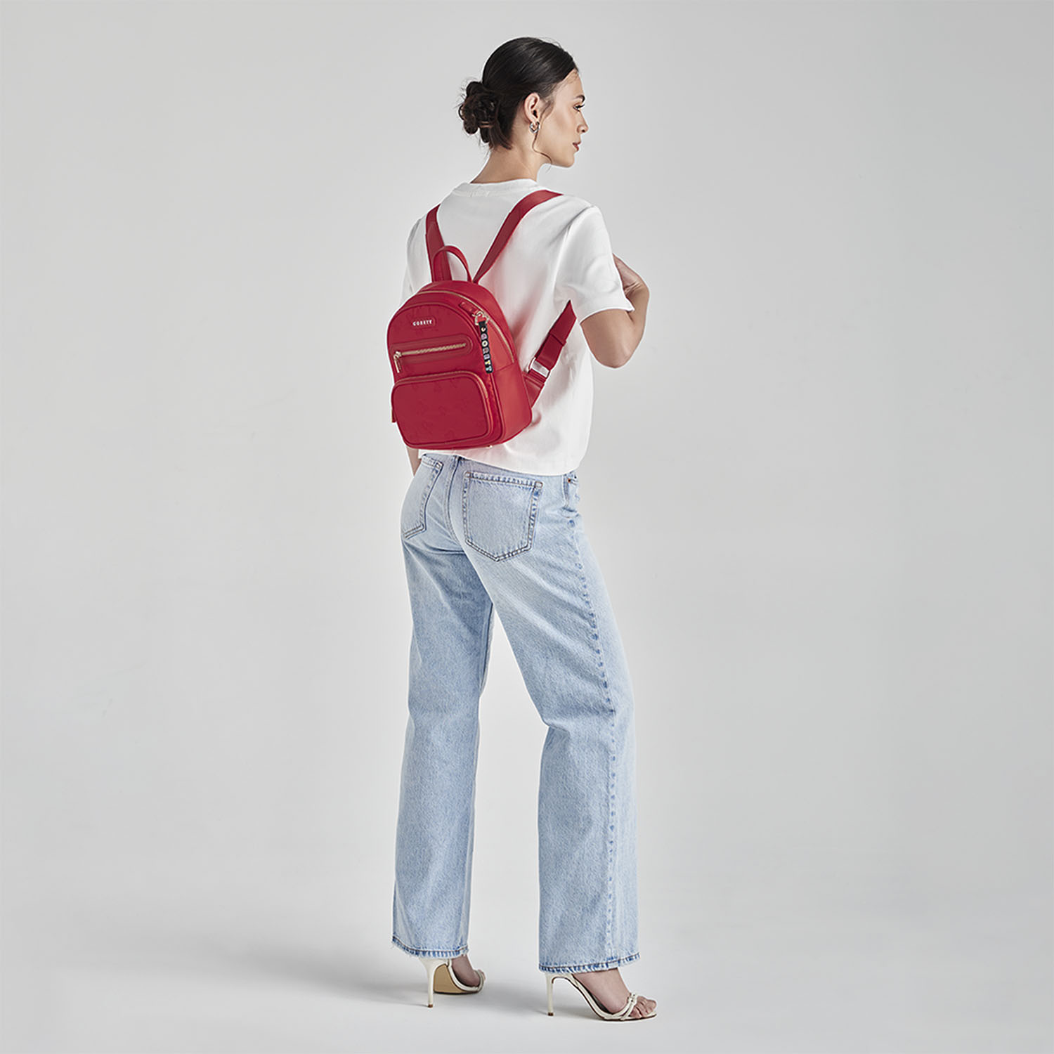 Mochila para mujer casual Gorétt by Chenson roja con doble bolsillo frontal - vista 2